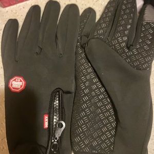 Black gloves  fleece lined wind stopper